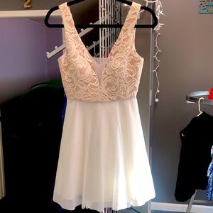 Beautiful semi formal dress 👗 so feminine and elegant!